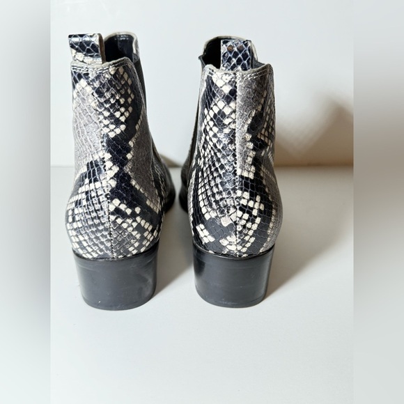 Yale Chelsea Boot (Women)
Marc Fisher LTD - Picture 5 of 12